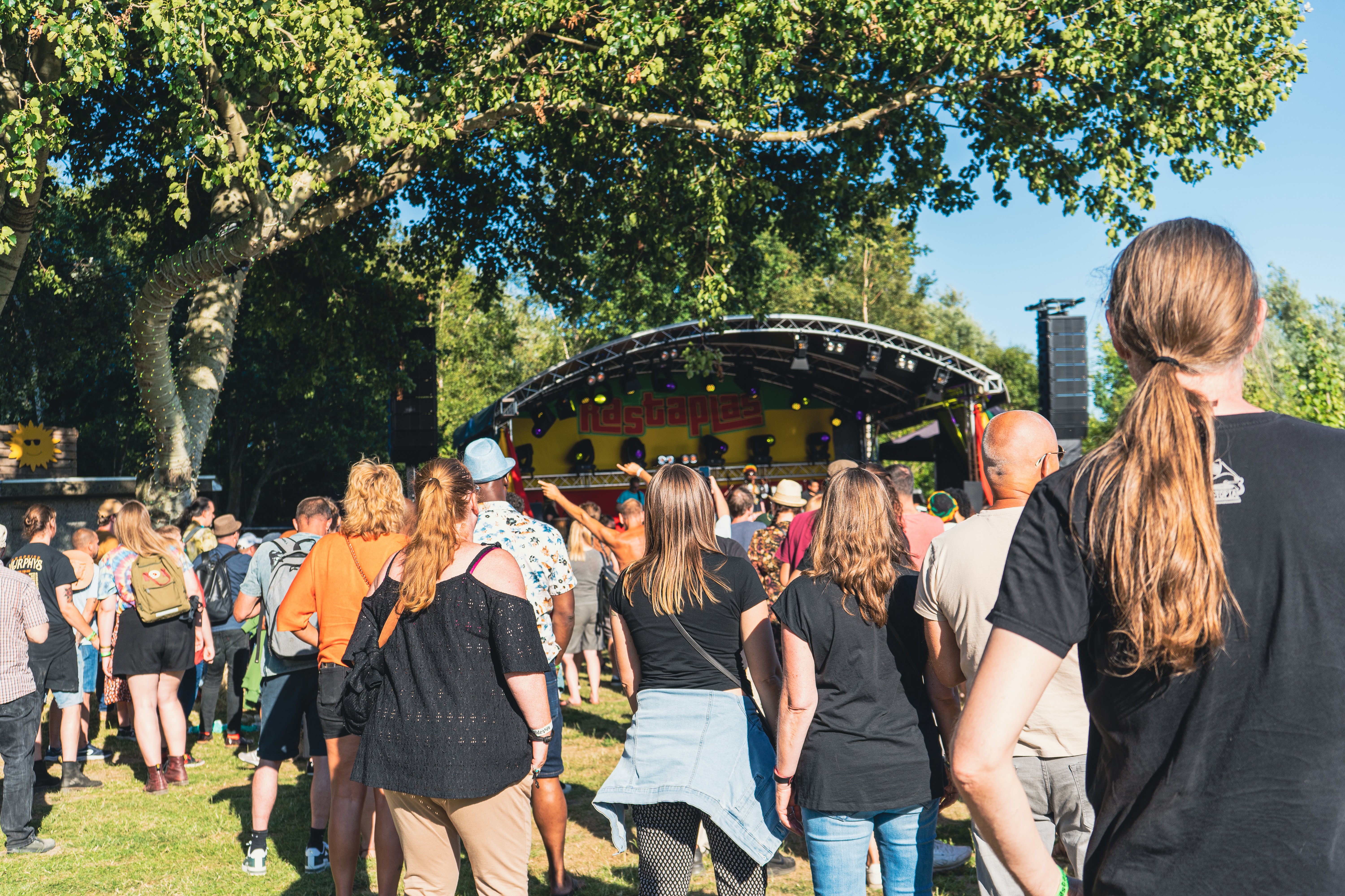 Aanschaf speciale rolstoelen voor festival